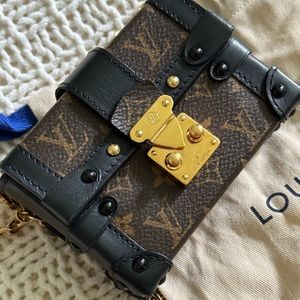 Louis Vuitton chain card holder